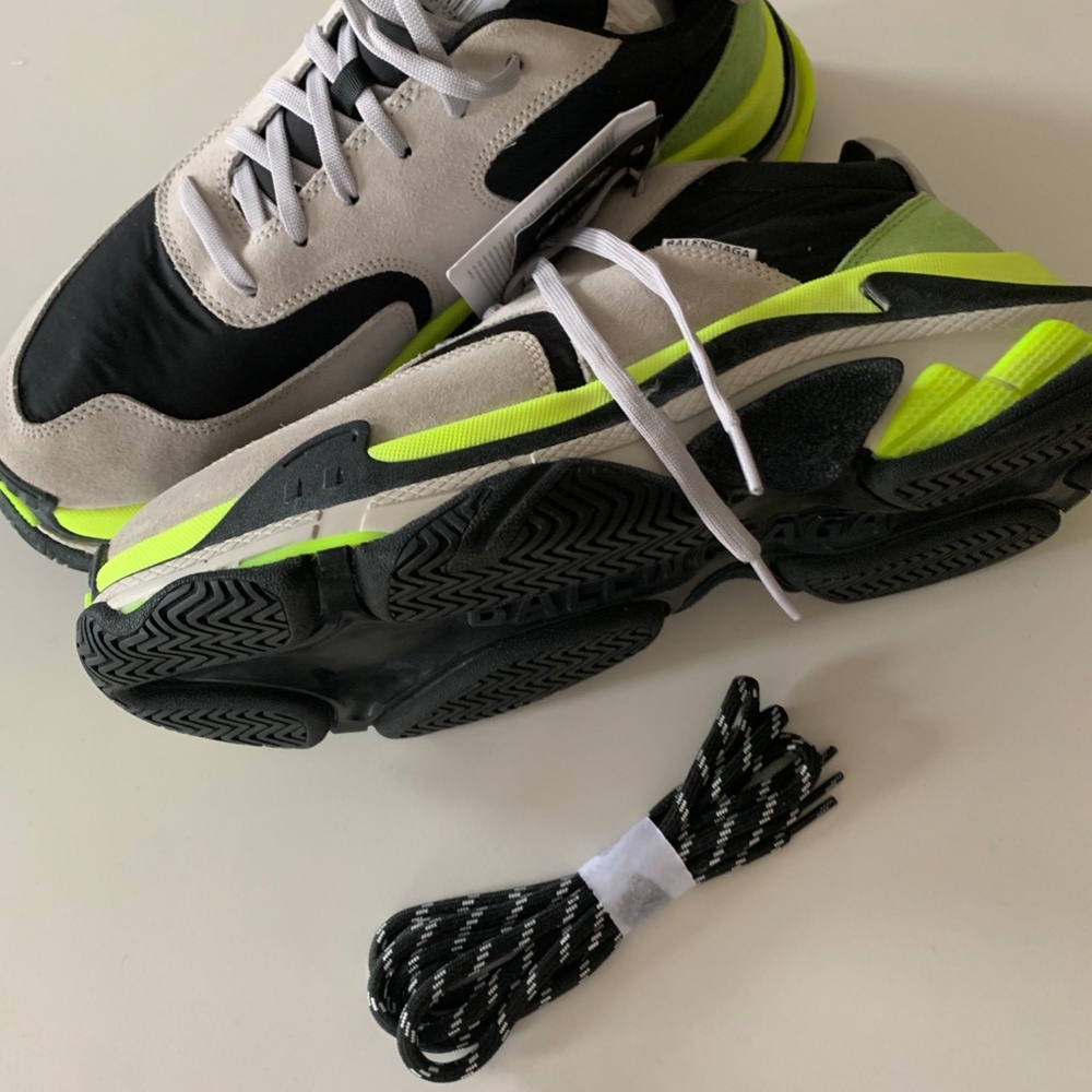 Triple S Balenciaga (New) - Picture 2 of 8